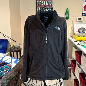 Women’s The NORTH FACE fuzzy zip up jacket size large L good condition.